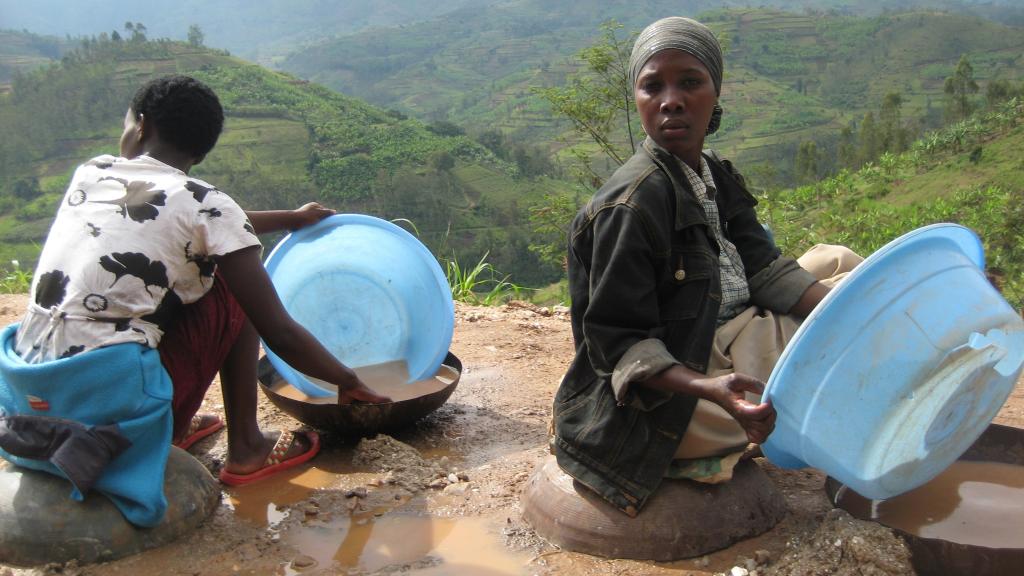 Coltan waschen in Ruanda (Copyright: Rasmus Gerlach )