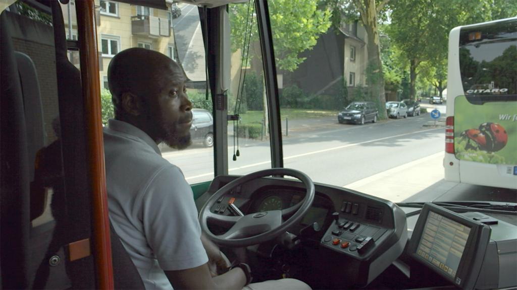 Mohammed Abdulai - Bei der Arbeit als Busfahrer (Copyright: )