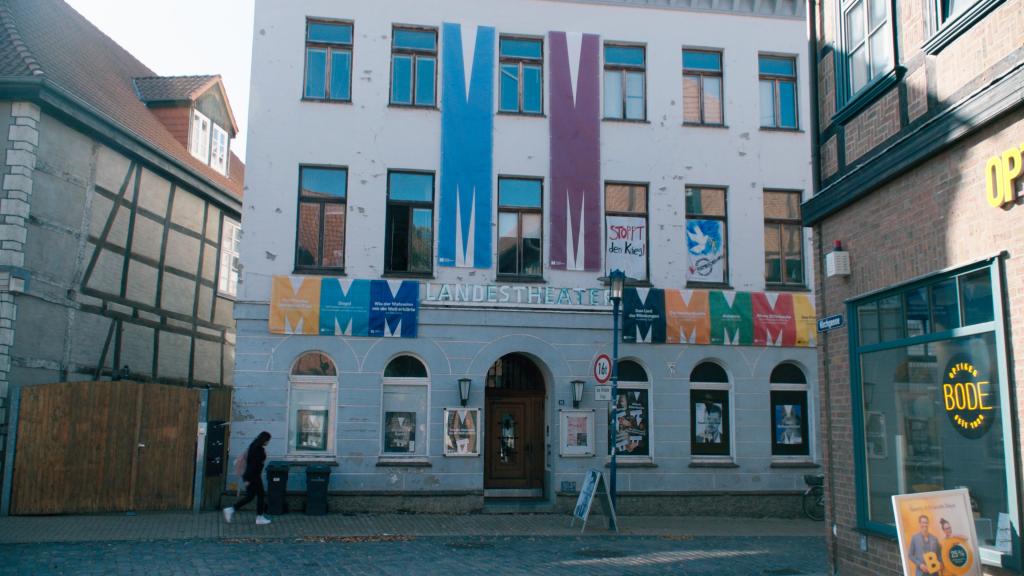 Theatergebäude in Parchim (Copyright: Real Fiction Filmverleih)